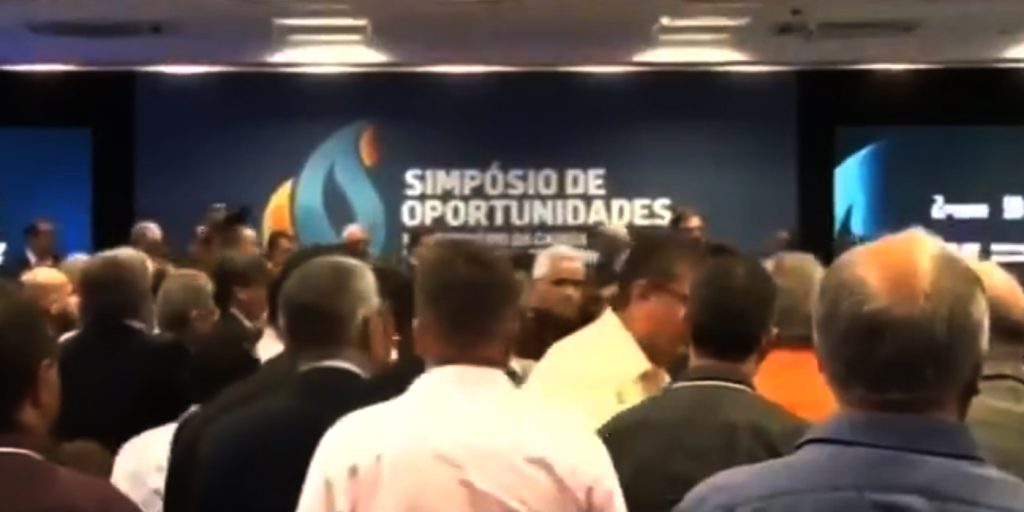 Brasil: Empresario se suicida frente a un gobernador