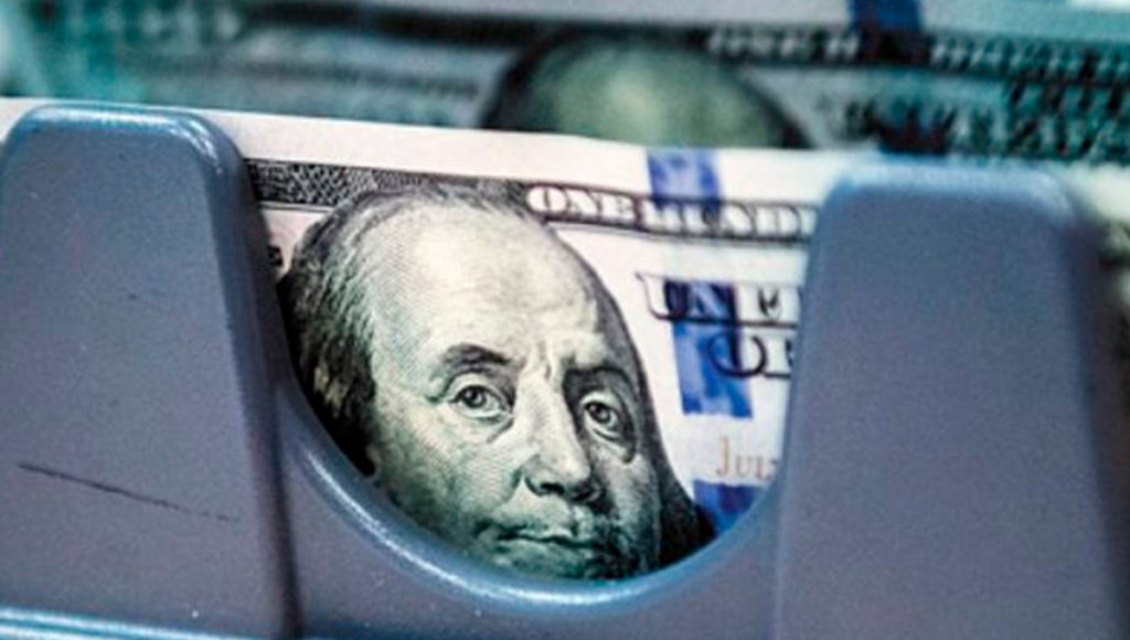 Fuga: En siete meses los bancos giran al exterior suma record de dólares