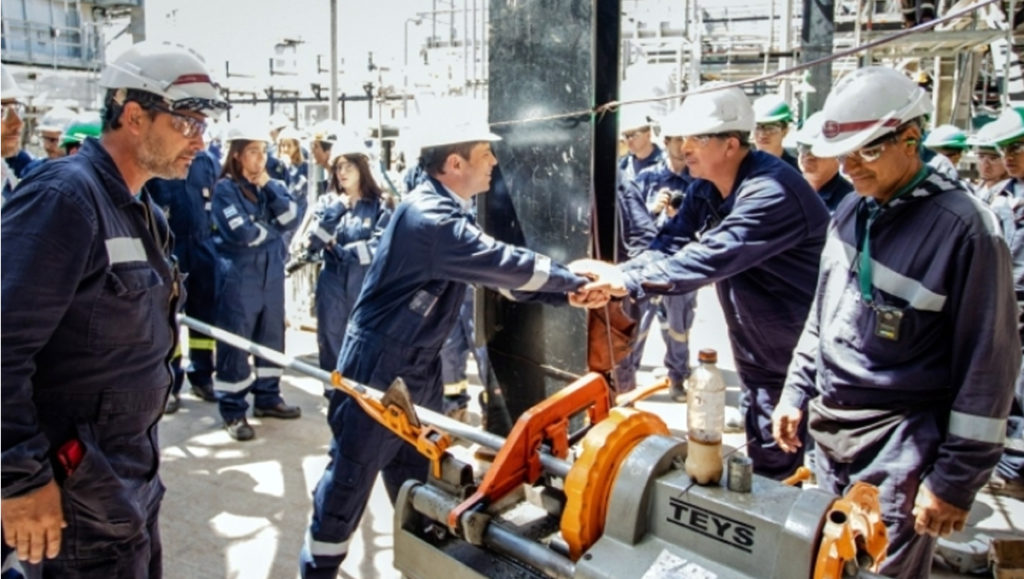 Axel Kicillof visitó una refinería en Campana