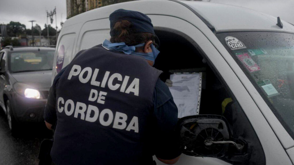 Córdoba: Restringen el ingreso de vehículos particulares a esa  provincia