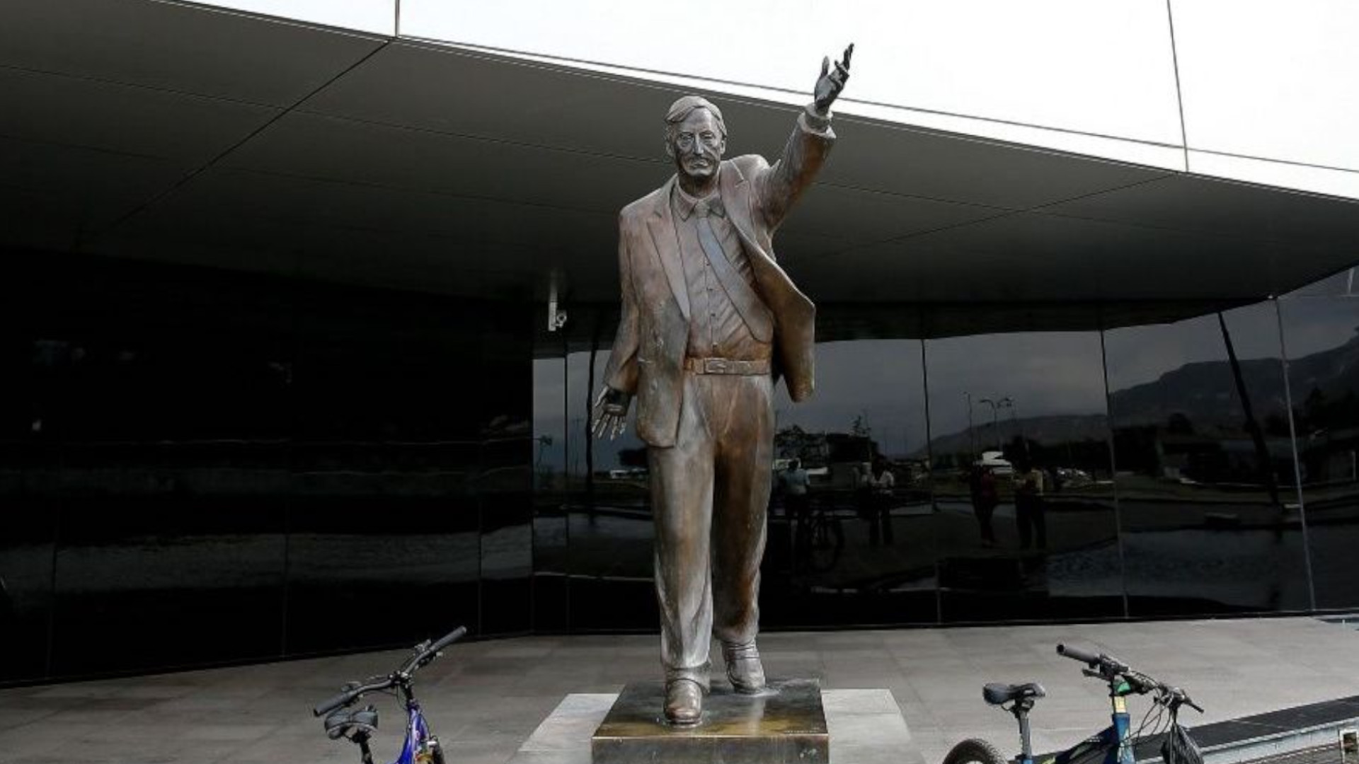 Homenaje a Néstor Kirchner: A 10 años de su muerte colocan en el CCK la ...