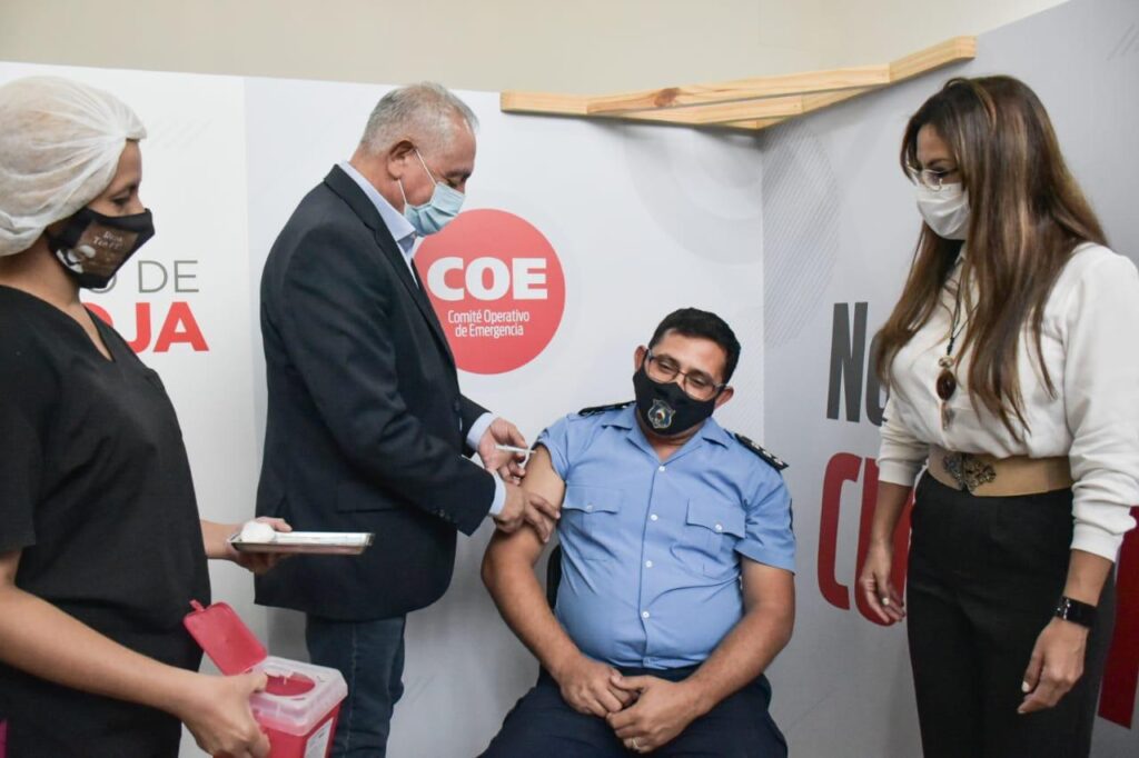 Avanza vacunación al personal de las fuerzas de seguridad riojanas