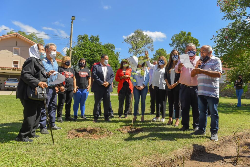 El Gobierno riojano junto a organizaciones de derechos humanos conmemoró a las víctimas de la última dictadura militar