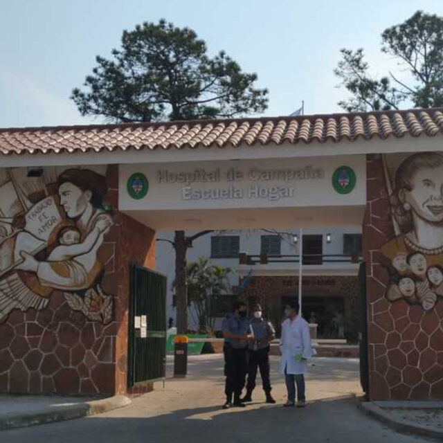 Abogado con covid escapa