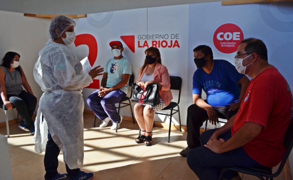 El gobierno riojano continúa con el plan de vacunación a los docentes de toda la provincia