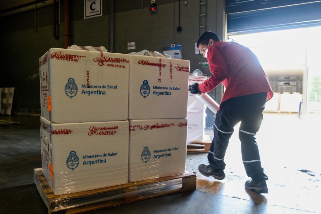 El Ministerio de Salud comenzó la distribución en todo el país de 654.000 dosis de la vacuna Sputnik V