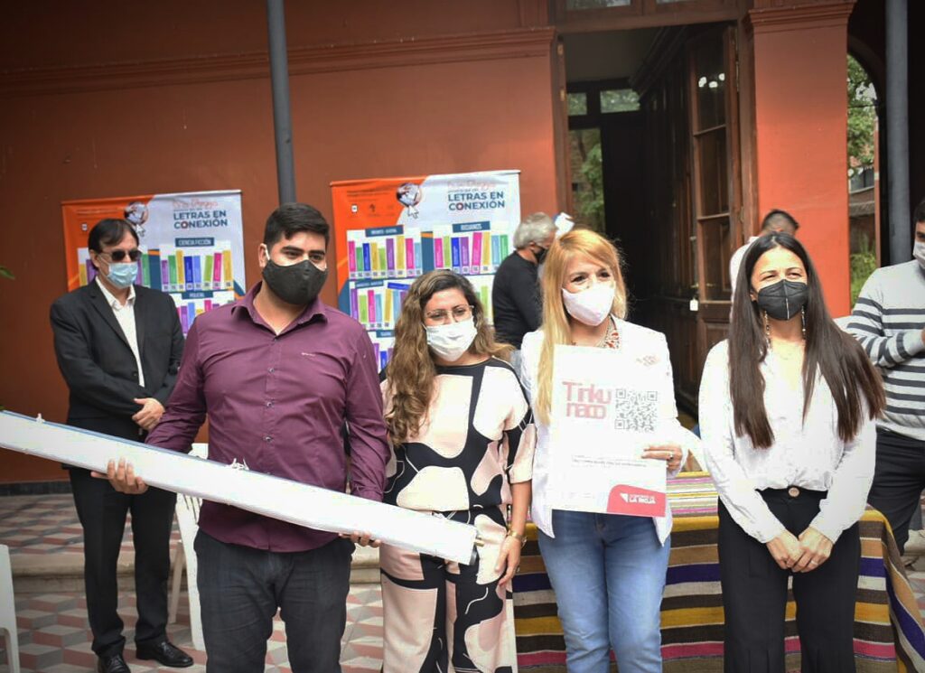 Gobierno Provincial entregó bibliotecas digitales para que más riojanos y riojanas accedan a la lectura