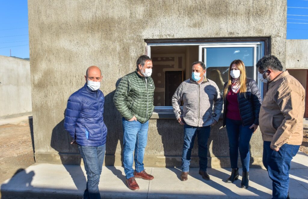 El gobierno provincial continúa trabajando en políticas habitacionales que benefician a familias riojanas