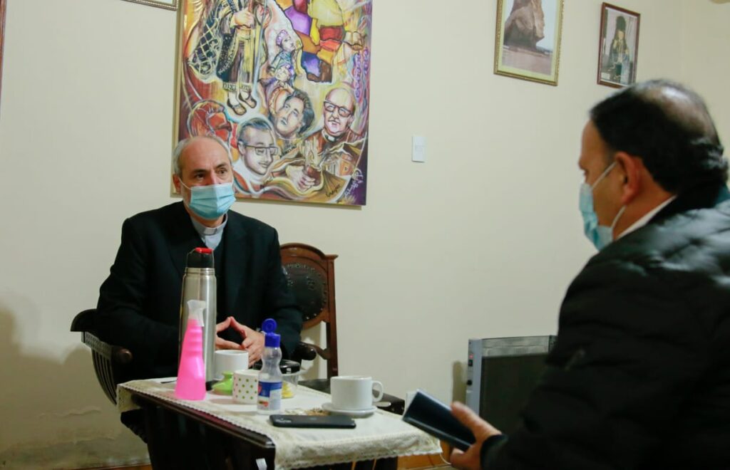 El obispo Dante Braida y el gobernador Ricardo Quintela unidos por la paz social