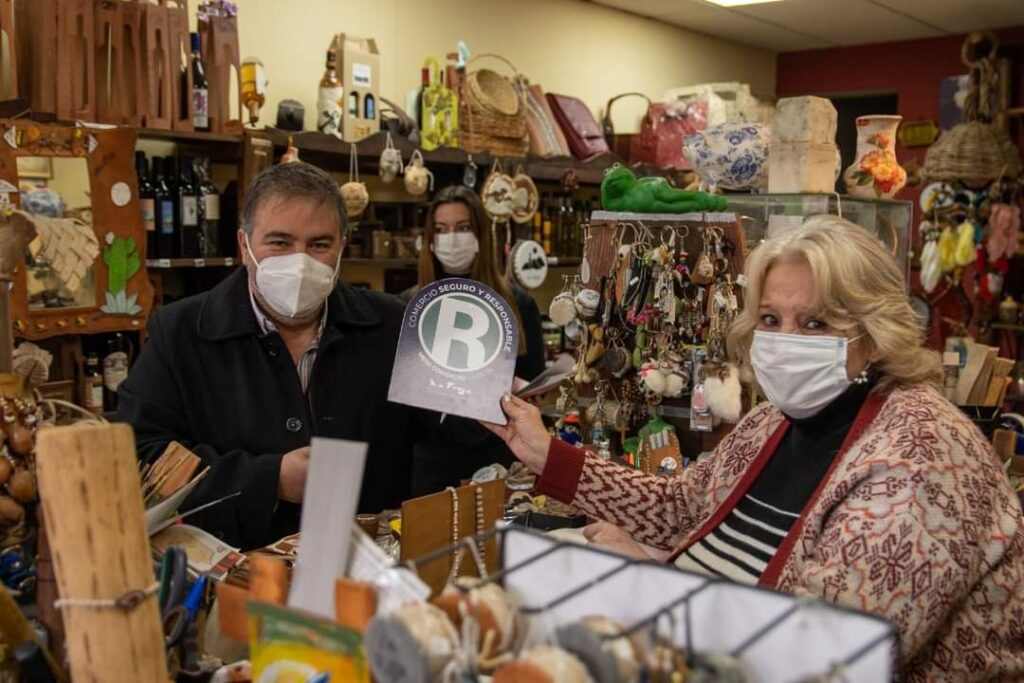 Distinguen a comercios riojanos que cumplen con los protocolos de bioseguridad