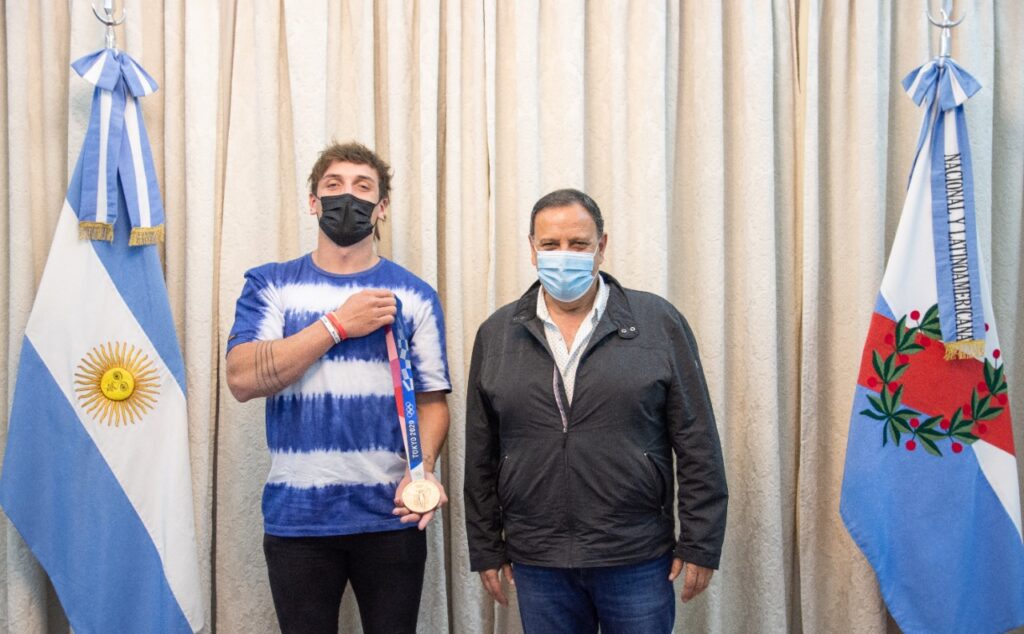 El gobernador Quintela recibió al medallista olímpico Luciano González