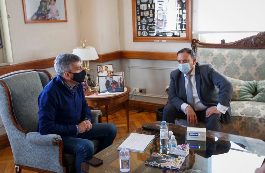 Se construirán en La Rioja 15 playones deportivos y llegarán herramientas para el Programa Trato Hecho