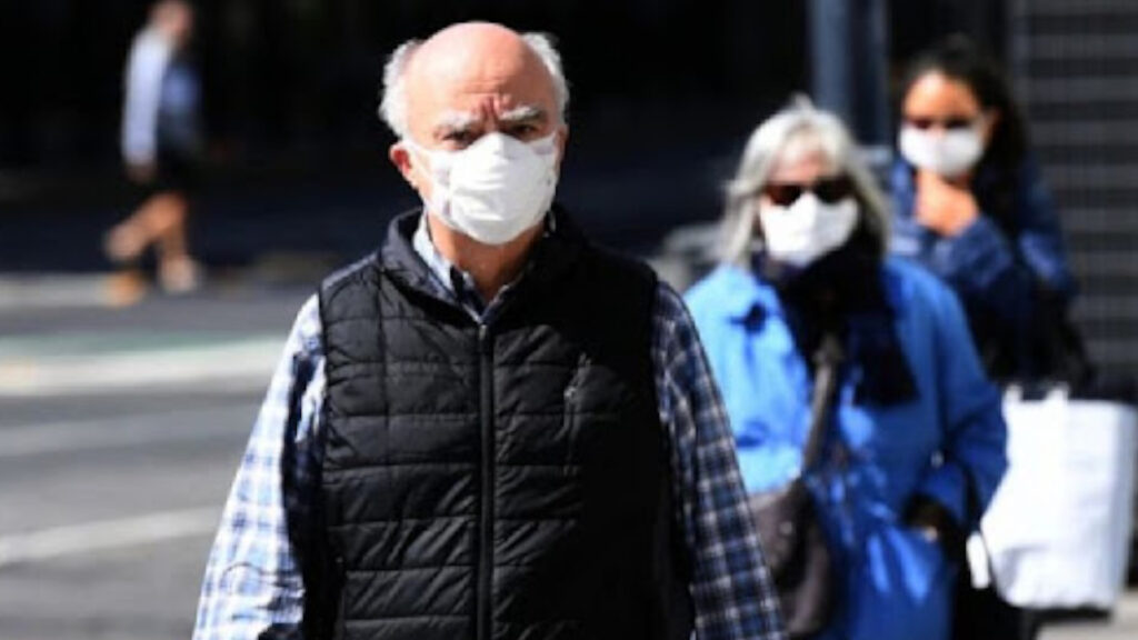 Uso de barbijo: El gobierno anunció las nuevas medidas por la pandemia y confirmó que se elimina la utilización del tapabocas al aire libre en determinadas situaciones