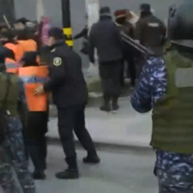 Represión y detenidos en una protesta docente en Lomas de Zamora