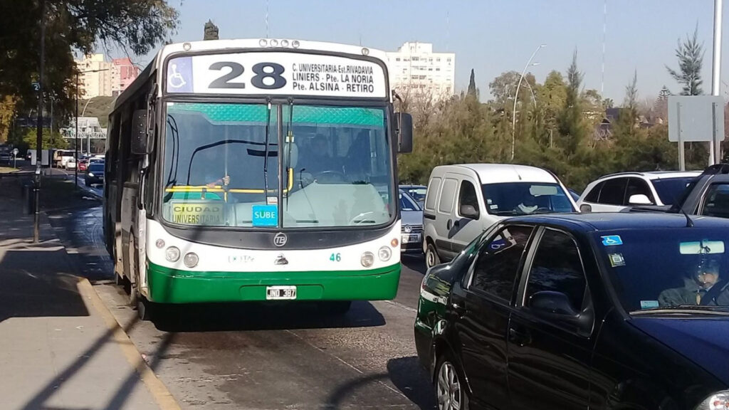 lineas que adhieren al paro de colectivos hoy 2025