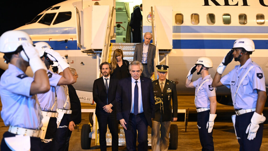 Alberto Fernández llegó a Brasilia para participar del Encuentro de Presidentes de los países de América del Sur