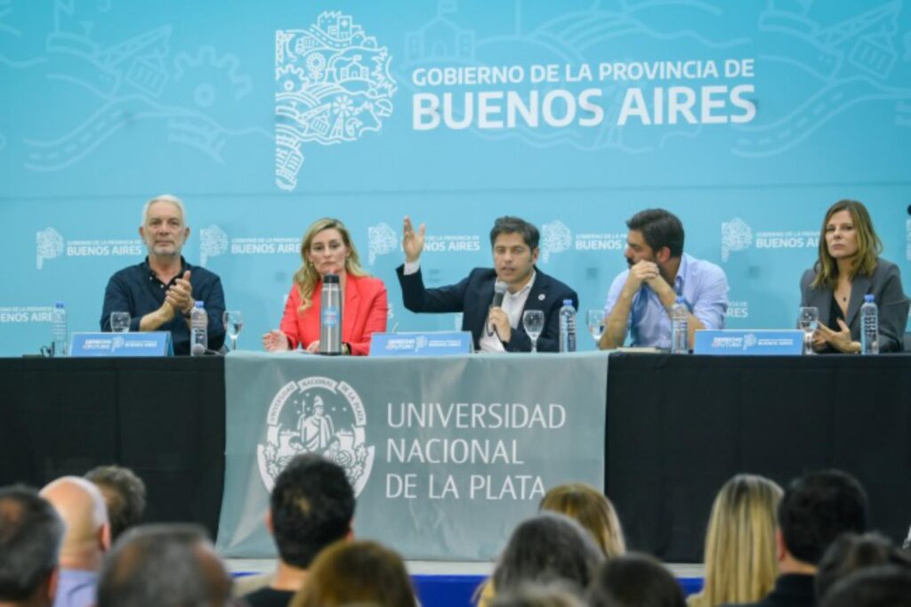 Kicillof: «Apostamos a reconstruir y transformar la Provincia de abajo hacia arriba, a través de su integración e identidad»
