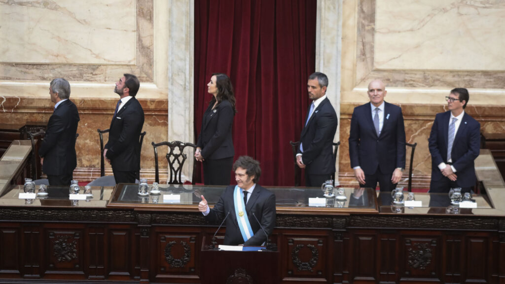 Un león solitario: Milei presentó el presupuesto 2025 en un Congreso vacío