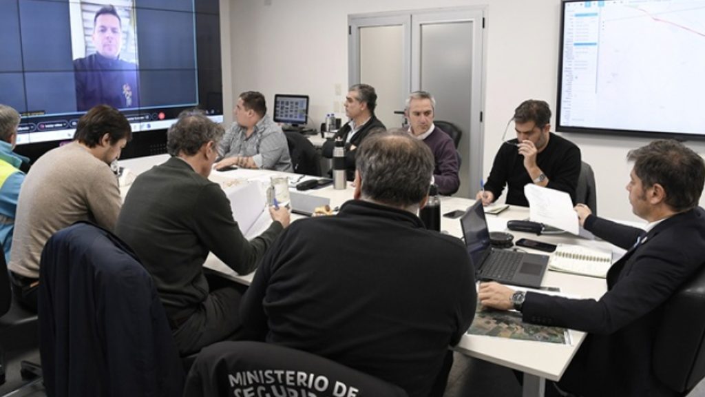 Kicillof se reunió con el comité de emergencia para analizar el despliegue de la asistencia tras el temporal