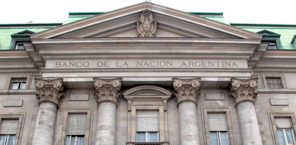 Milei cierra 60 sucursales del Banco Nación en todo el país, dice que para ahorrar $1.000 millones