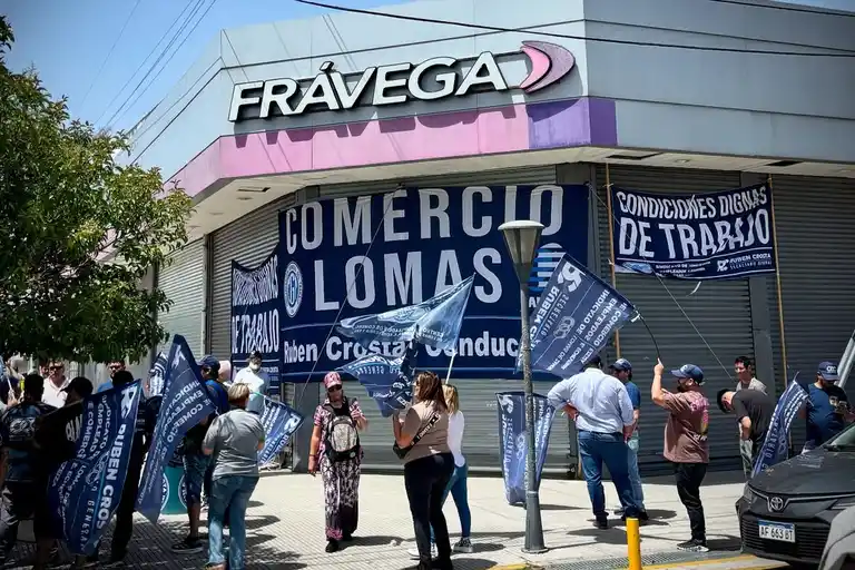 Cerró el Frávega de Temperley: Los trabajadores no pudieron entrar a la sucursal de Pasco y Salta