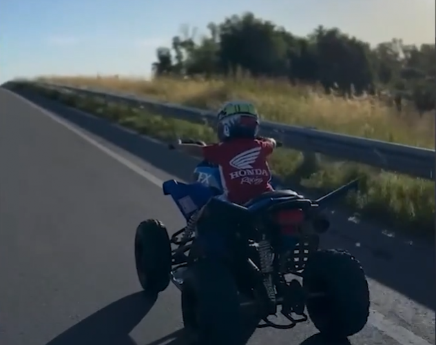 Inhabilitación a un padre que permitió conducir a su hijo de 5 años un cuatriciclo