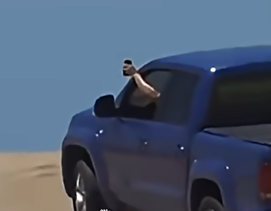 Suspenden licencia de conducir a un empresario de Pilar que manejaba y filmaba en los medanos de Pinamar