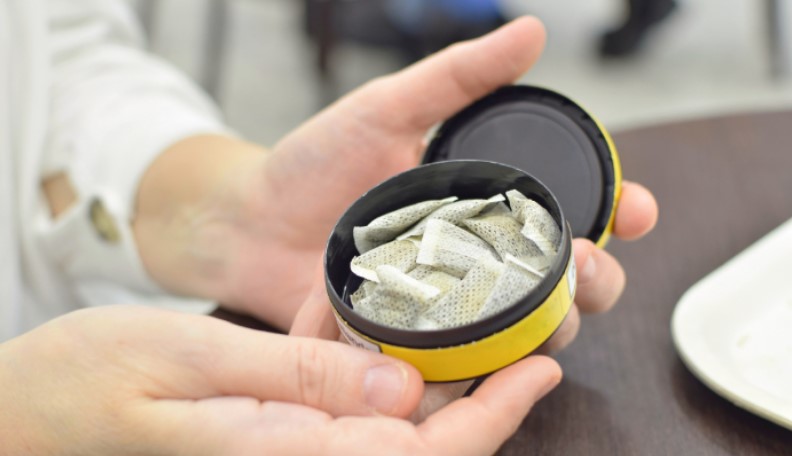 Bolsitas de nicotina: El Ministerio de Salud bonaerense emitió un alerta sanitaria por el uso  de los «pouches» porque contienen nicotina y un alto poder adictivo