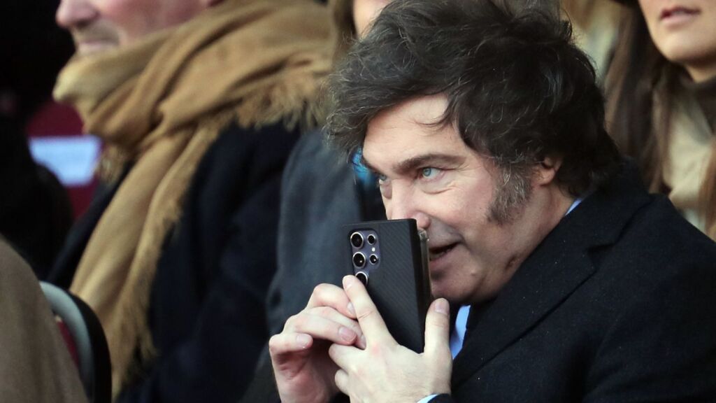 Superpoderes a la SIDE: el DNU de Milei que permite a espías detener personas y centralizar la inteligencia