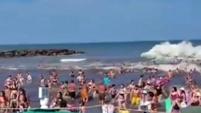 Ola gigante en Mar del Plata: un «mini tsunami» dejó un muerto y más de 30 heridos en Santa Clara y Mar Chiquita