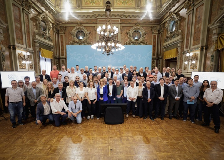 Kicillof: “La Provincia y los municipios no les vamos a dar la espalda a los bonaerenses que sufren necesidades”